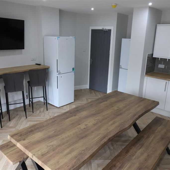 1 bedroom in a house share to rent - Photo 1