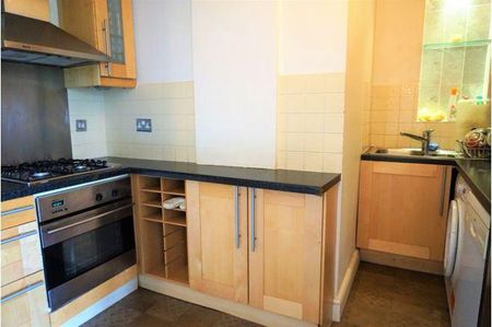Double bedroom with own bathroom in Fulham High St - Photo 2