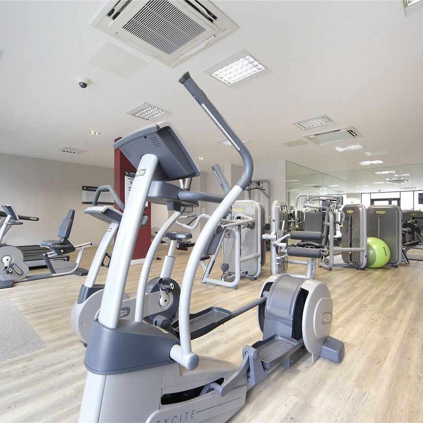 Severn House, 19 Enterprise Way, Wandsworth, London, SW18 - Photo 1