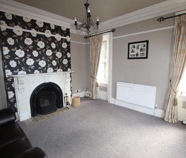 3 bedroom end of terrace house to rent - Photo 3