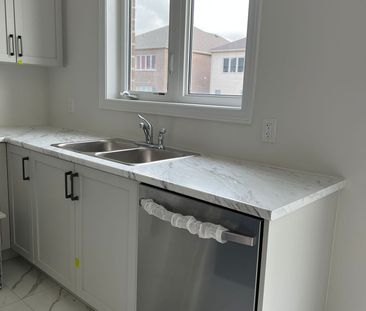 Detached Home For Lease | X8098558 - Photo 1