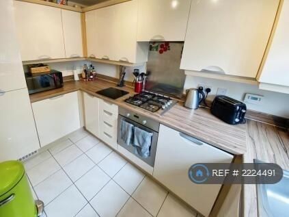 3 bedroom semi-detached house to rent - Photo 3