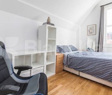 A cosy one-bedroom flat available immediately on Broadhurst Gardens... - Photo 4
