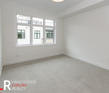 Townhouse in North Vancouver, BC - Photo 4