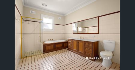 Elegant Country Home - Photo 2