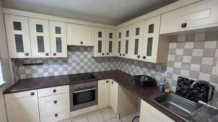 2 bedroom flat to rent - Photo 2