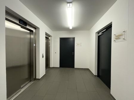 COMING SOON!!! DG-Terrassen-Traum mit 14,58m² Außenfläche - Photo 2