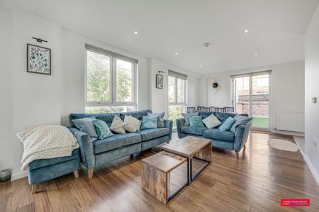 3 bedroom flat to rent - Photo 2