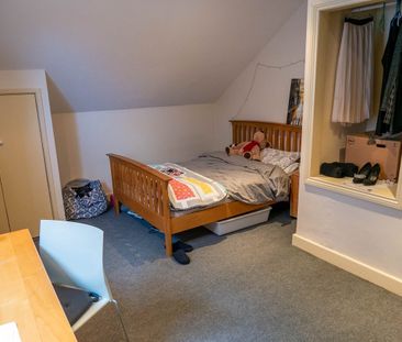 4 Bed Semi-Detached House, City Road, NG7 - Photo 2