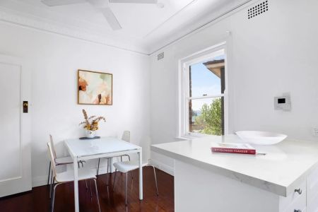 Art Deco Character and Contemporary Style in a Boutique Block of Seven - Photo 2