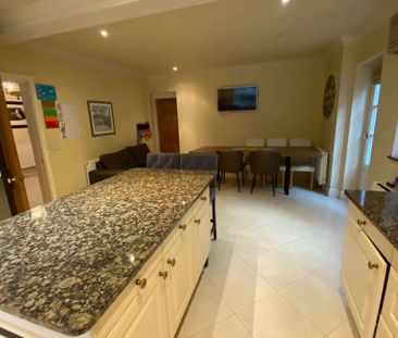 5 bedroom detached house to rent - Photo 4