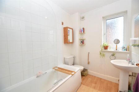 High Street, Hampton Hill - 1 bedroomProperty for lettings - Chasebuchanan - Photo 5