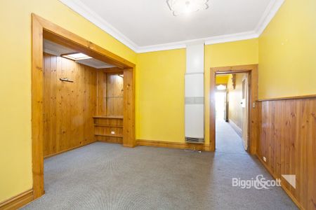 SPACIOUS 2 BEDROOMS + STUDIO - CITY LIVING IN THE HEART OF RICHMOND - Photo 3
