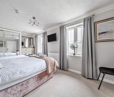 Hubert Lodge , Hythe, Southampton - Photo 4