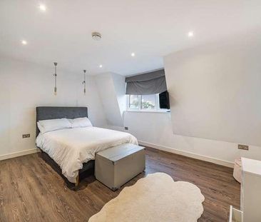 Chapel Grove, Addlestone, Surrey, KT15 - Photo 4