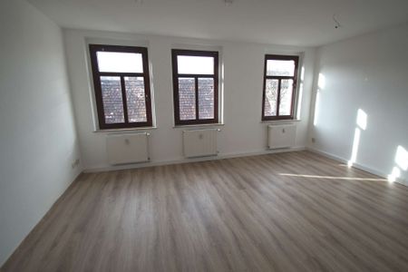 2-Zimmer-Wohnung mit BALKON, große Küche, Badewanne – frisch renoviert - Photo 2
