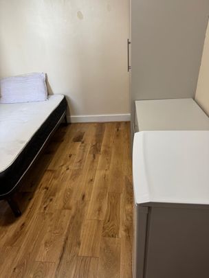 Room in a Shared House, Balmoral Road, NW2 - Photo 1