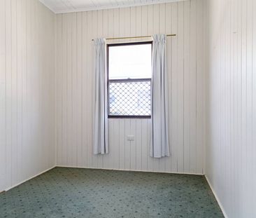 Gorgeous Newtown Cottage - Photo 2