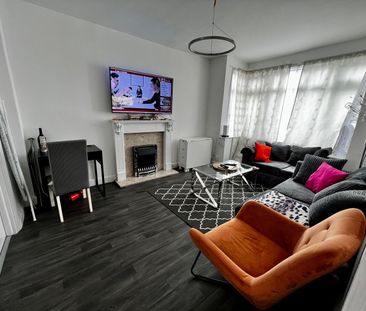 Room in a Shared House, Lakehall Gardens, CR7 - Photo 2