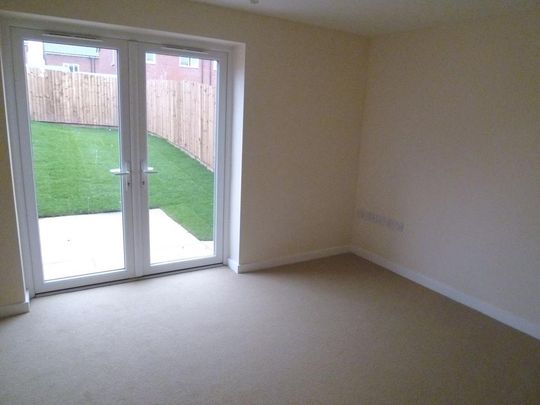 2 bedroom end of terrace house to rent - Photo 1