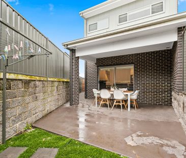 Three Bedroom Home 6 month lease only - Photo 3