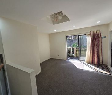 Modern Private 1-Bedroom – Separate Living & Kitch - Photo 6