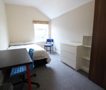 4 bedroom semi-detached house to rent - Photo 4