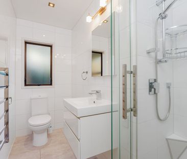 Oustanding three bedrooms with two bathrooms - Photo 6