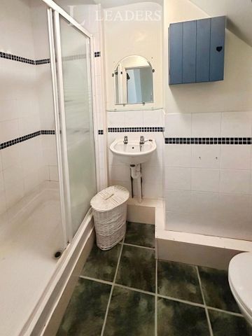 4 bedroom semi-detached house to rent - Photo 3