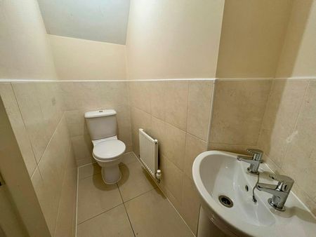 Semi-detached house to rent on - Photo 5