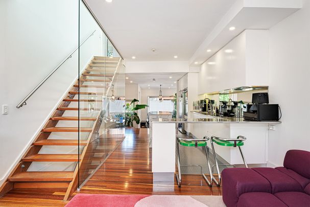 Expansive 249 sqm Three Bedroom Residence - Offered Unfurnished - Photo 1