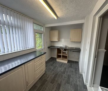 2 bed Terraced - To Let - Photo 4