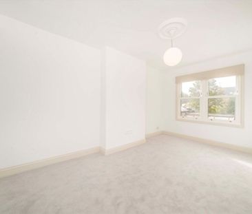 St Leonard's Road, KT6, London - Photo 4