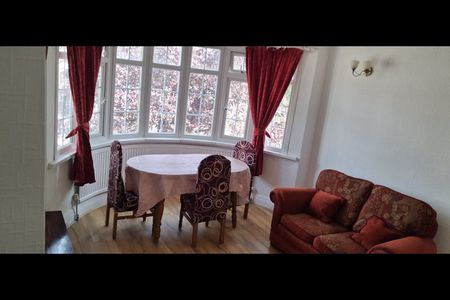 2 Bed Flat, Northwick Avenue, HA3 - Photo 2