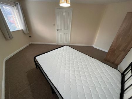 3 bedroom House To Let - Photo 4