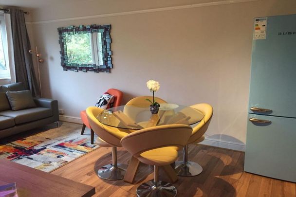 1 bedroom in a flat share to rent - Photo 1