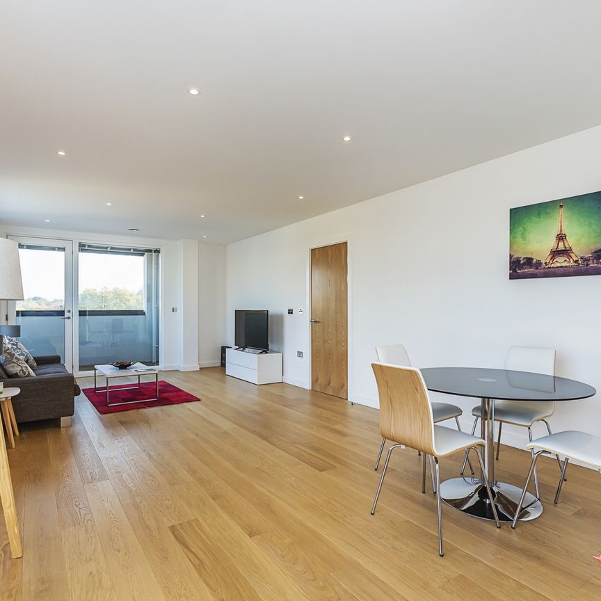Holland Park Avenue, Kensington, London, Uk, W11 - Photo 1