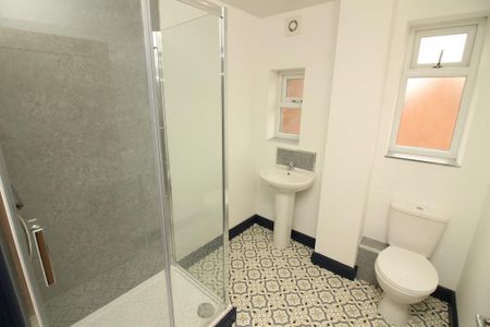 1 bedroom in a house share to rent - Photo 3