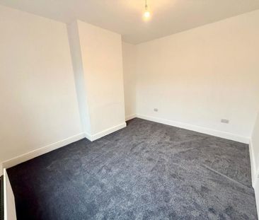 3 bedroom end of terrace house to rent - Photo 4
