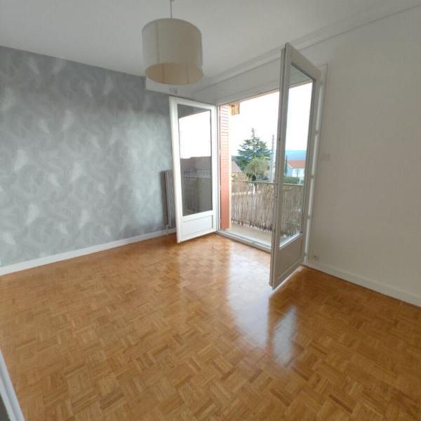 À louer appartement 5 pièces - 1 er étage- dans maison composée de deux appartements - Photo 1