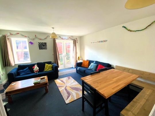 6 bedroom townhouse to rent - Photo 1