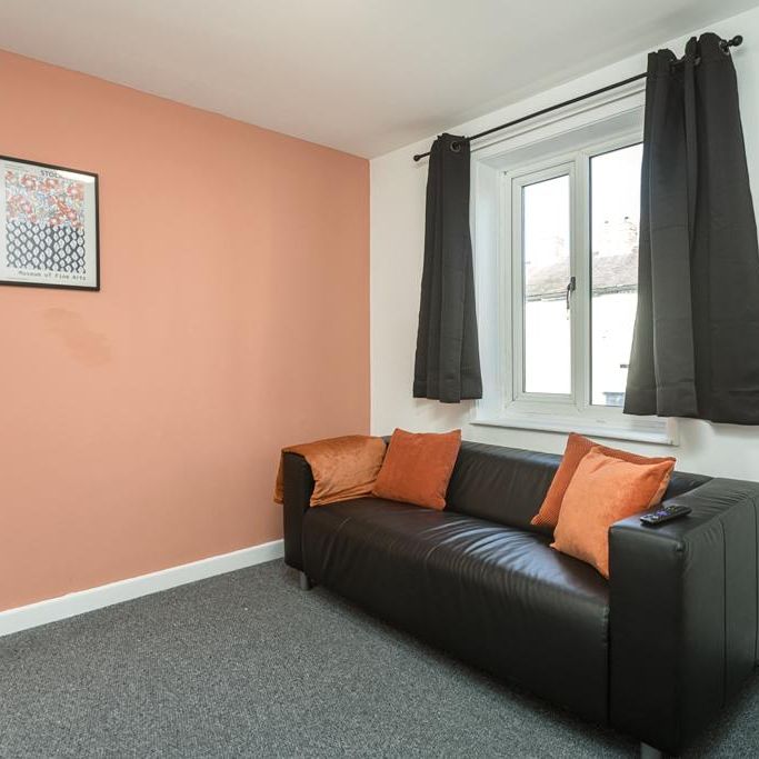 5 bedroom house of multiple occupation to rent - Photo 1