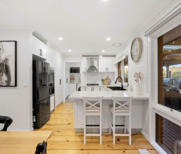 Spacious Family Living in a Peaceful Cul-de-Sac - Photo 4