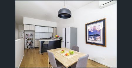 Location Perfect – A Property to Match - Photo 3