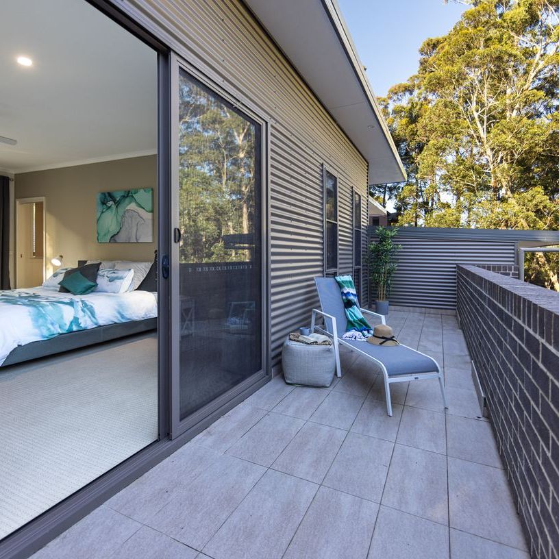 LARGE THREE BEDROOM ARCHITECTURALLY DESIGNED HOME - Photo 1