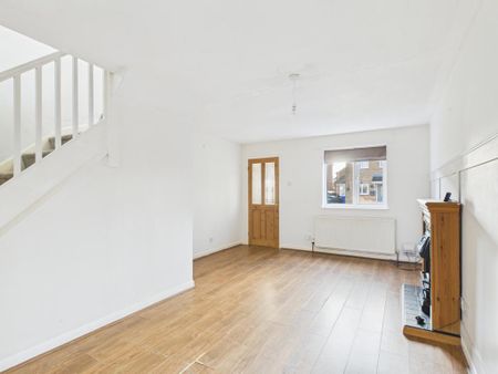 2 bedroom semi-detached house to rent - Photo 2
