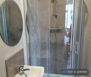 1 bedroom in a house share to rent - Photo 6