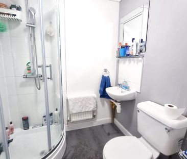 1 bedroom in a house share to rent - Photo 3