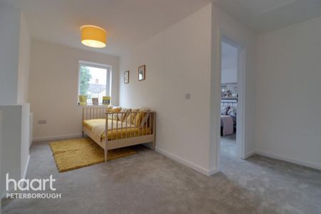 4 bedroom semi-detached house to rent - Photo 2