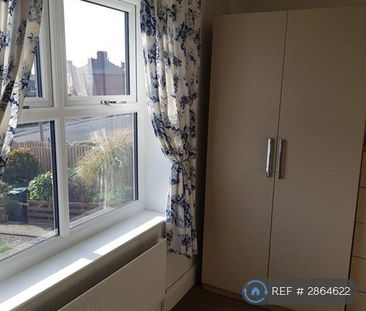 2 bedroom semi-detached house to rent - Photo 6